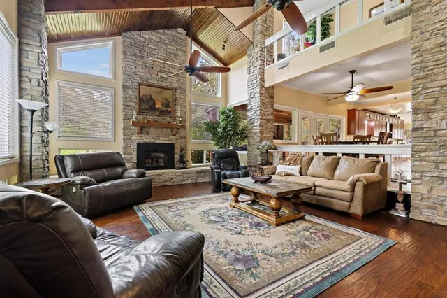 $879,000 | 455 Lakepoint Loop, Pottsboro, TX 75076