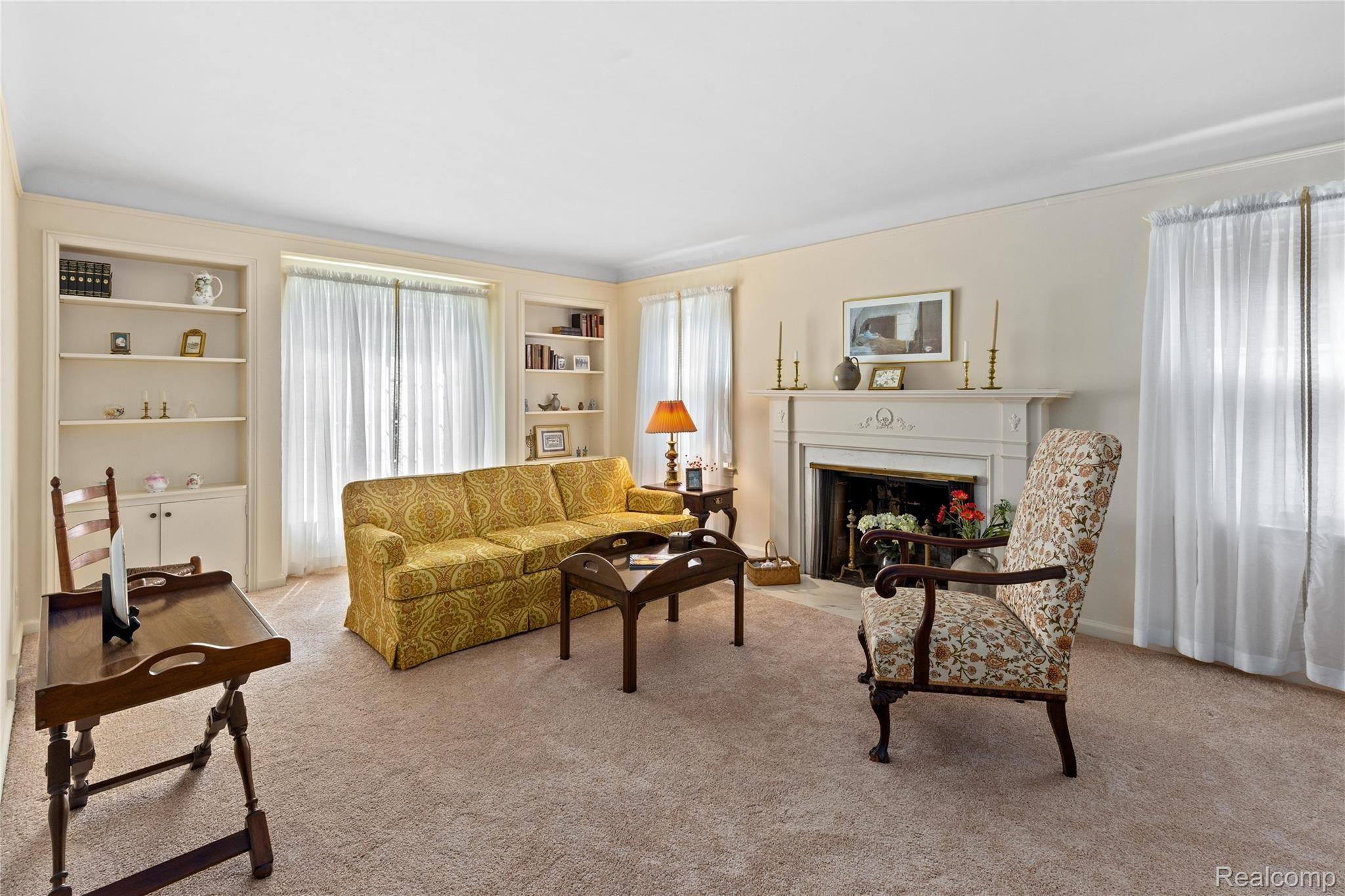 20475 Picadilly Road Detroit, MI 48221 - Photo 4 of 29 Formal Living Room