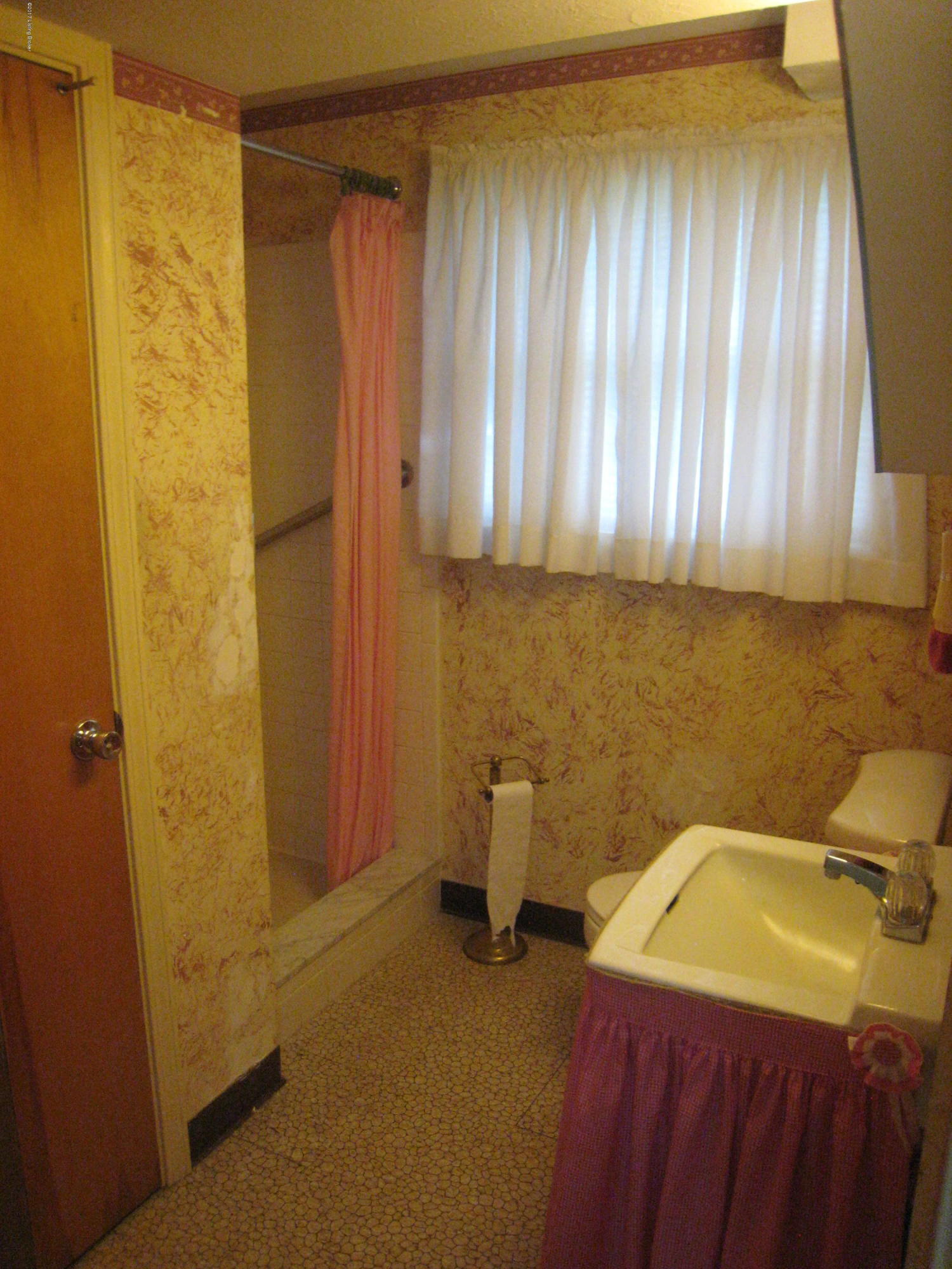 1510 Knight Road Louisville, KY 40216 - Photo 23 of 29 Full bath