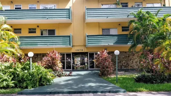 $1,400 | 1975 Northeast 135th Street, Unit 2H, North Miami, FL 33181