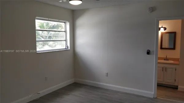 $1,400 | 1975 Northeast 135th Street, Unit 2H, North Miami, FL 33181