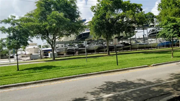 $1,400 | 1975 Northeast 135th Street, Unit 2H, North Miami, FL 33181