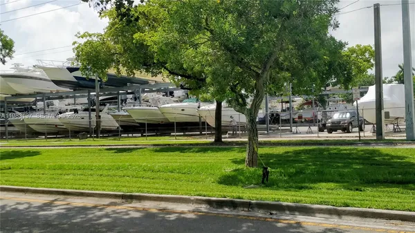 $1,400 | 1975 Northeast 135th Street, Unit 2H, North Miami, FL 33181