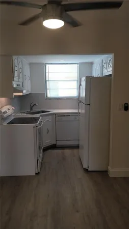 $1,400 | 1975 Northeast 135th Street, Unit 2H, North Miami, FL 33181