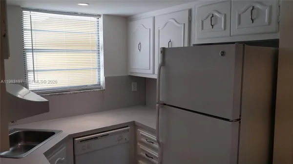 $1,400 | 1975 Northeast 135th Street, Unit 2H, North Miami, FL 33181