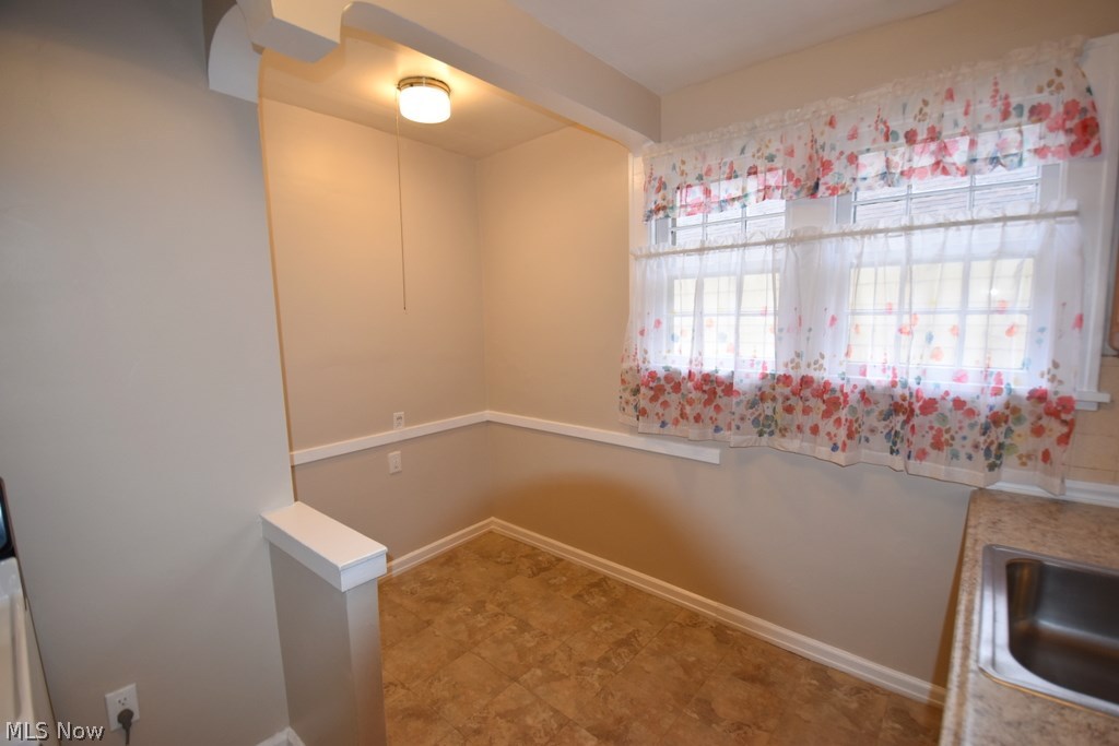 17109 Kenyon Road Cleveland, OH 44120 - Photo 17 of 20