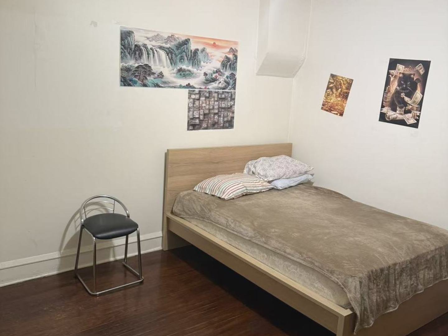 1705 West 35th Street Chicago, IL 60609 - Photo 5 of 12 a bedroom with a bed and a painting on the wall