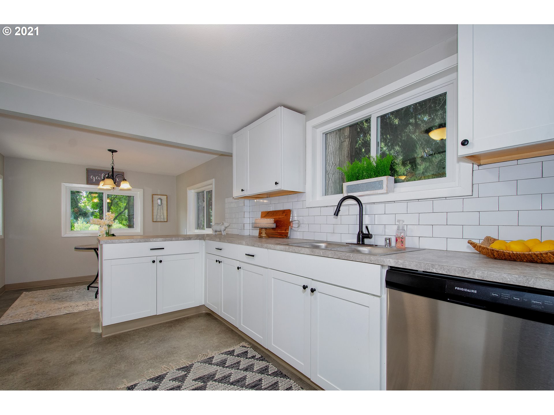 5445 Southeast Jenne Road Portland, OR 97236 - Photo 13 of 32