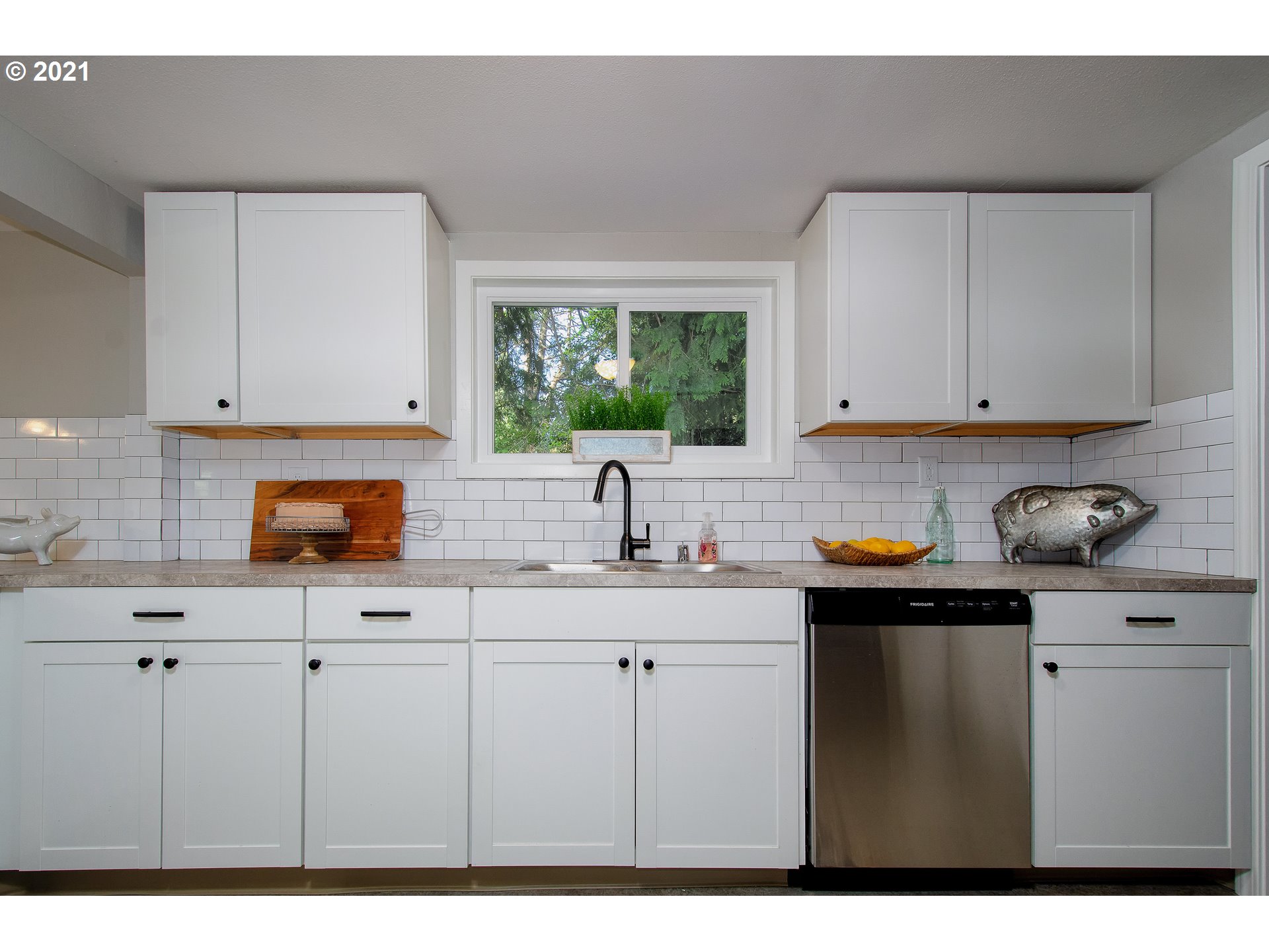 5445 Southeast Jenne Road Portland, OR 97236 - Photo 14 of 32
