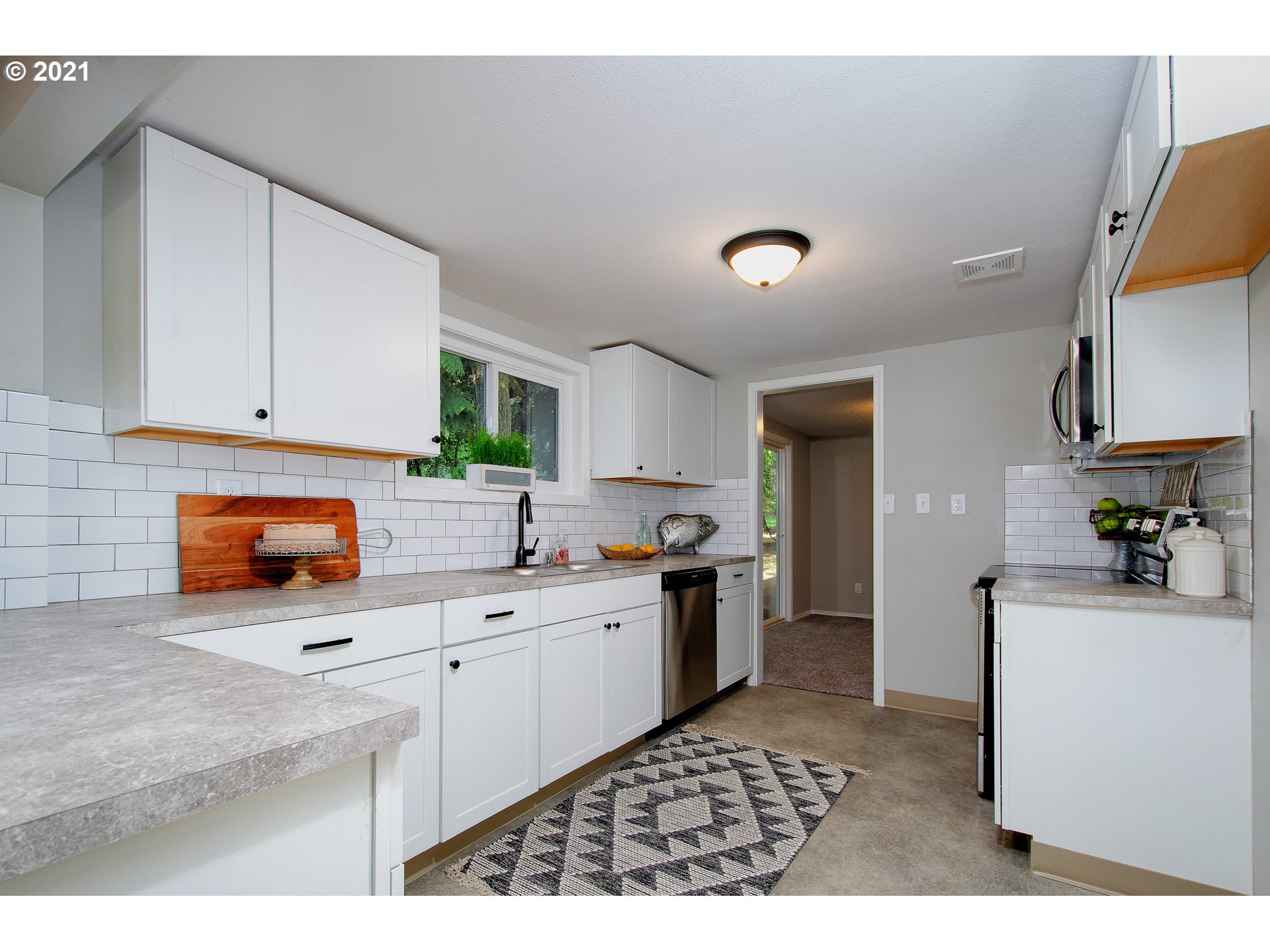5445 Southeast Jenne Road Portland, OR 97236 - Photo 15 of 32