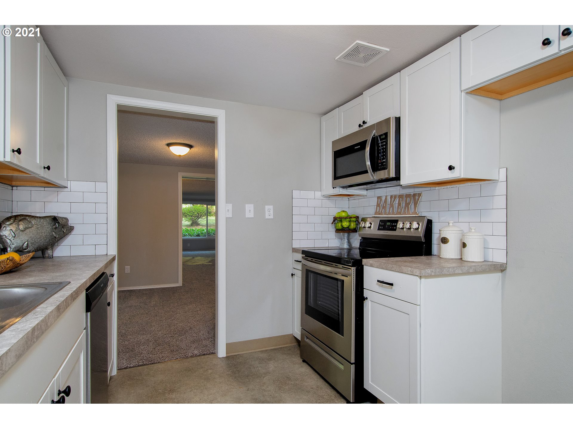 5445 Southeast Jenne Road Portland, OR 97236 - Photo 16 of 32