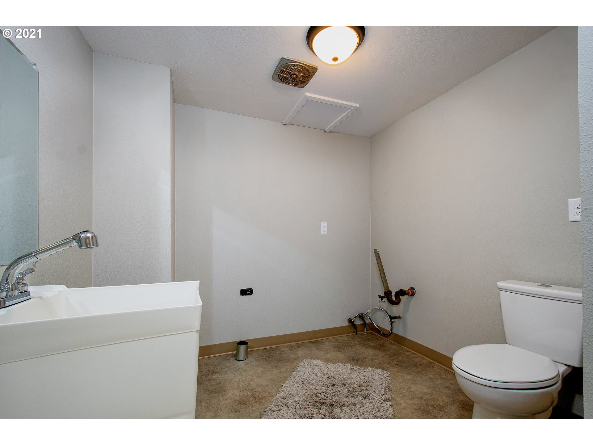 5445 Southeast Jenne Road Portland, OR 97236 - Photo 19 of 32