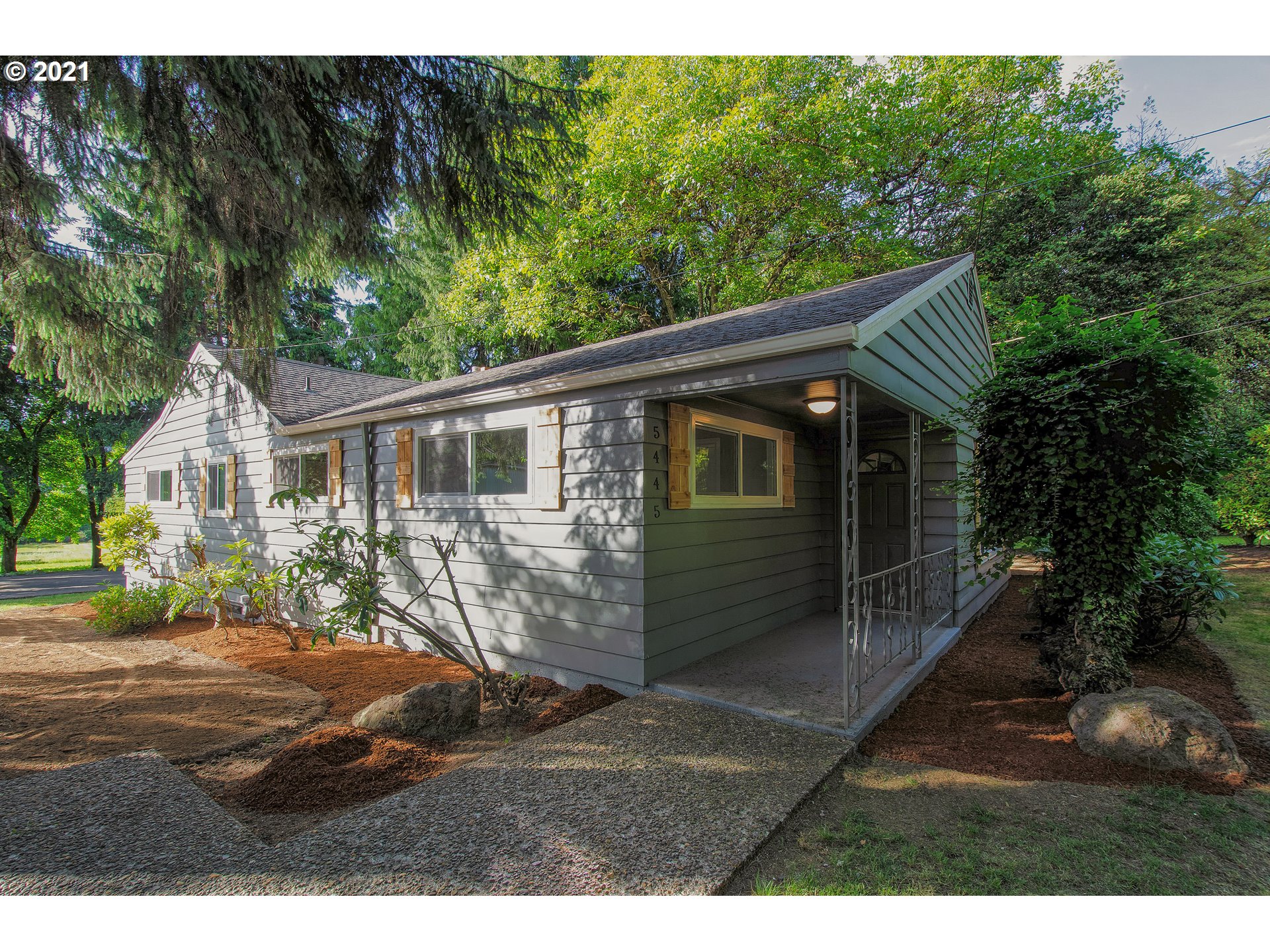 5445 Southeast Jenne Road Portland, OR 97236 - Photo 3 of 32