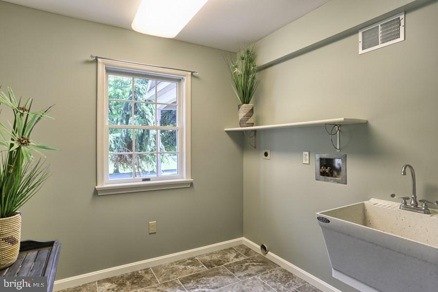322 Carlson Road Hummelstown, PA 17036 - Photo 15 of 25 Gallery Image 15