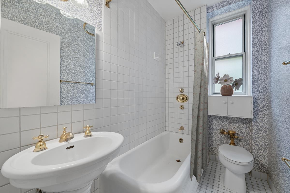 4 East 95th Street, Unit 3D Manhattan, NY 10128 - Photo 10 of 15