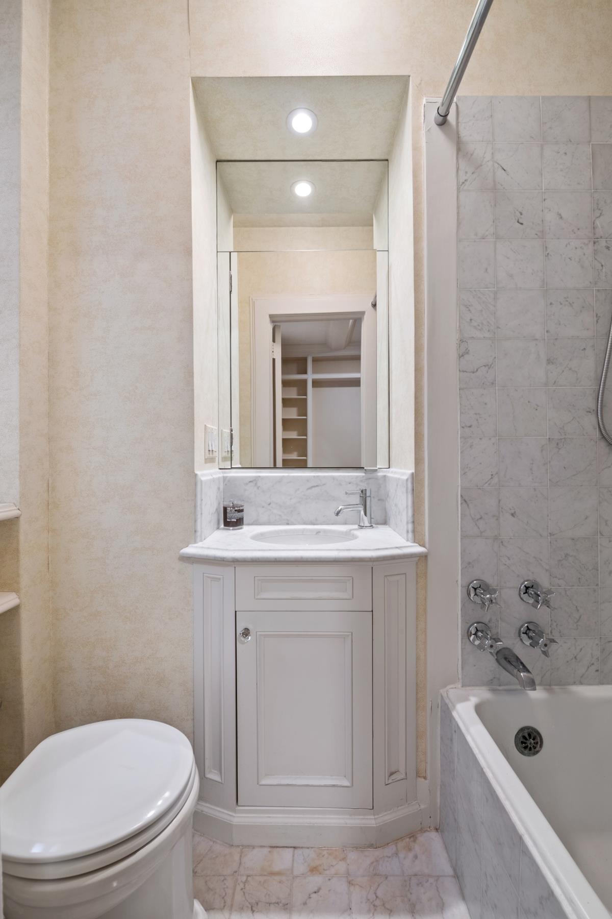 4 East 95th Street, Unit 3D Manhattan, NY 10128 - Photo 13 of 15