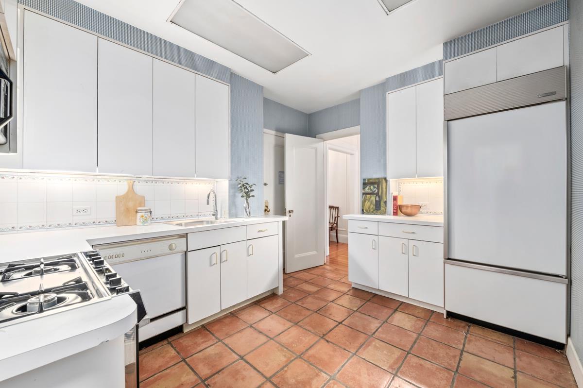 4 East 95th Street, Unit 3D Manhattan, NY 10128 - Photo 5 of 15