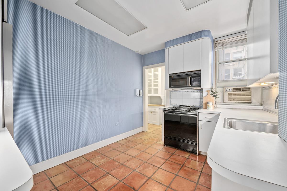 4 East 95th Street, Unit 3D Manhattan, NY 10128 - Photo 6 of 15