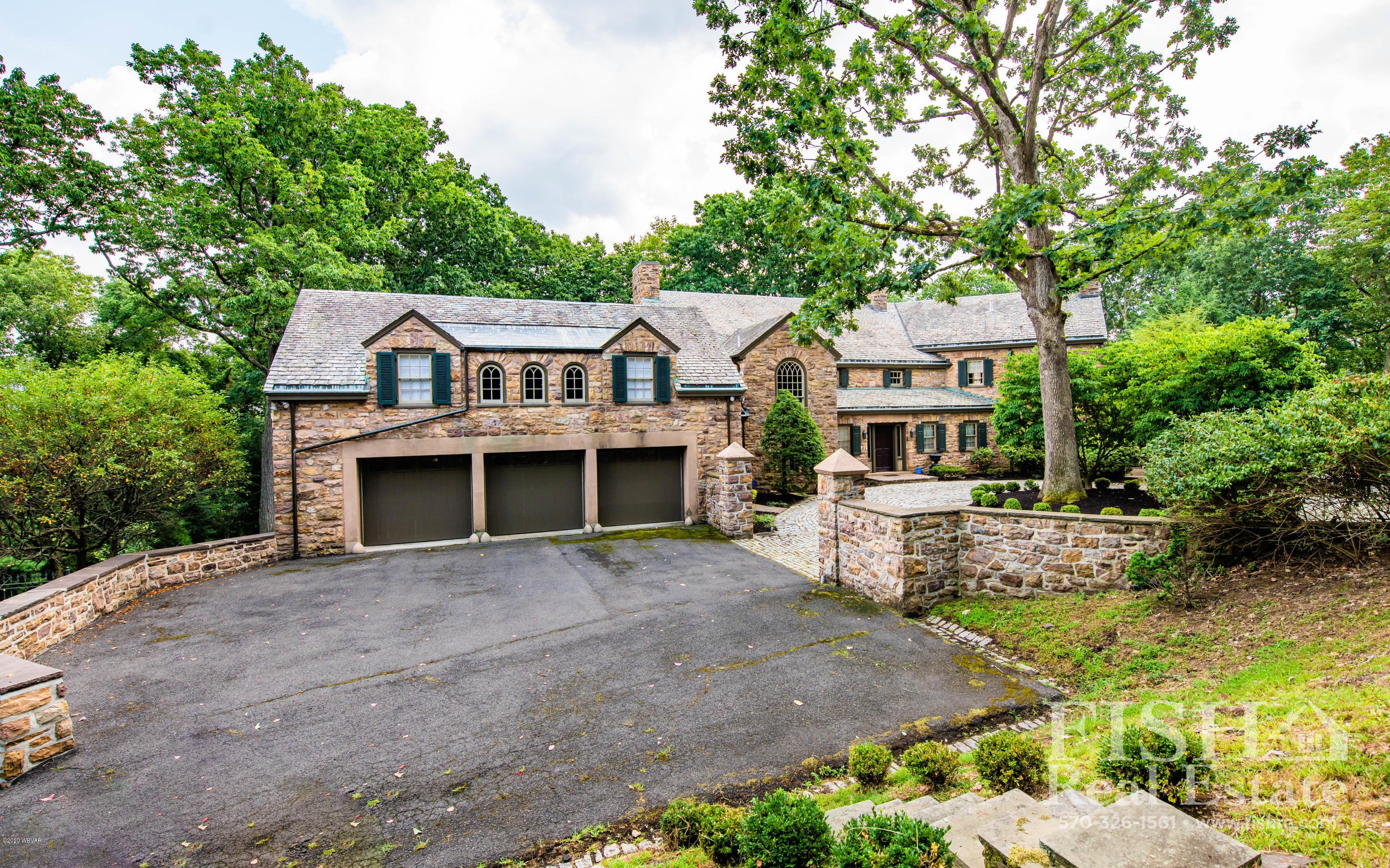 1640 Oak Ridge Place Williamsport, PA 17701 - Photo 4 of 46 Gallery Image 4