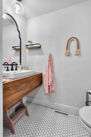 $675,000 | 915 Kimbel Woods Drive, Jackson, MO 63755