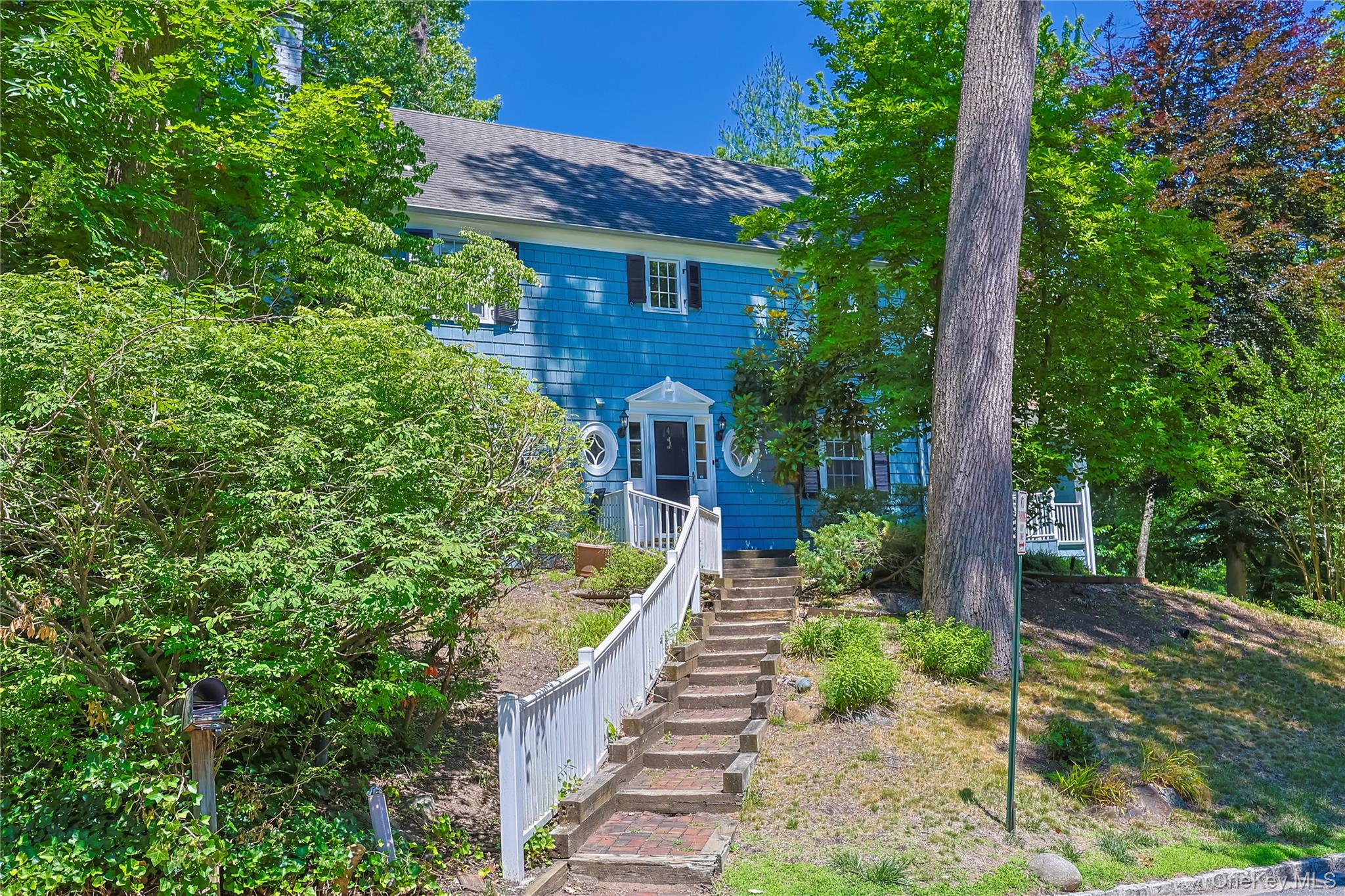 4 North Ravine Road Great Neck, NY 11023 - Photo 2 of 27