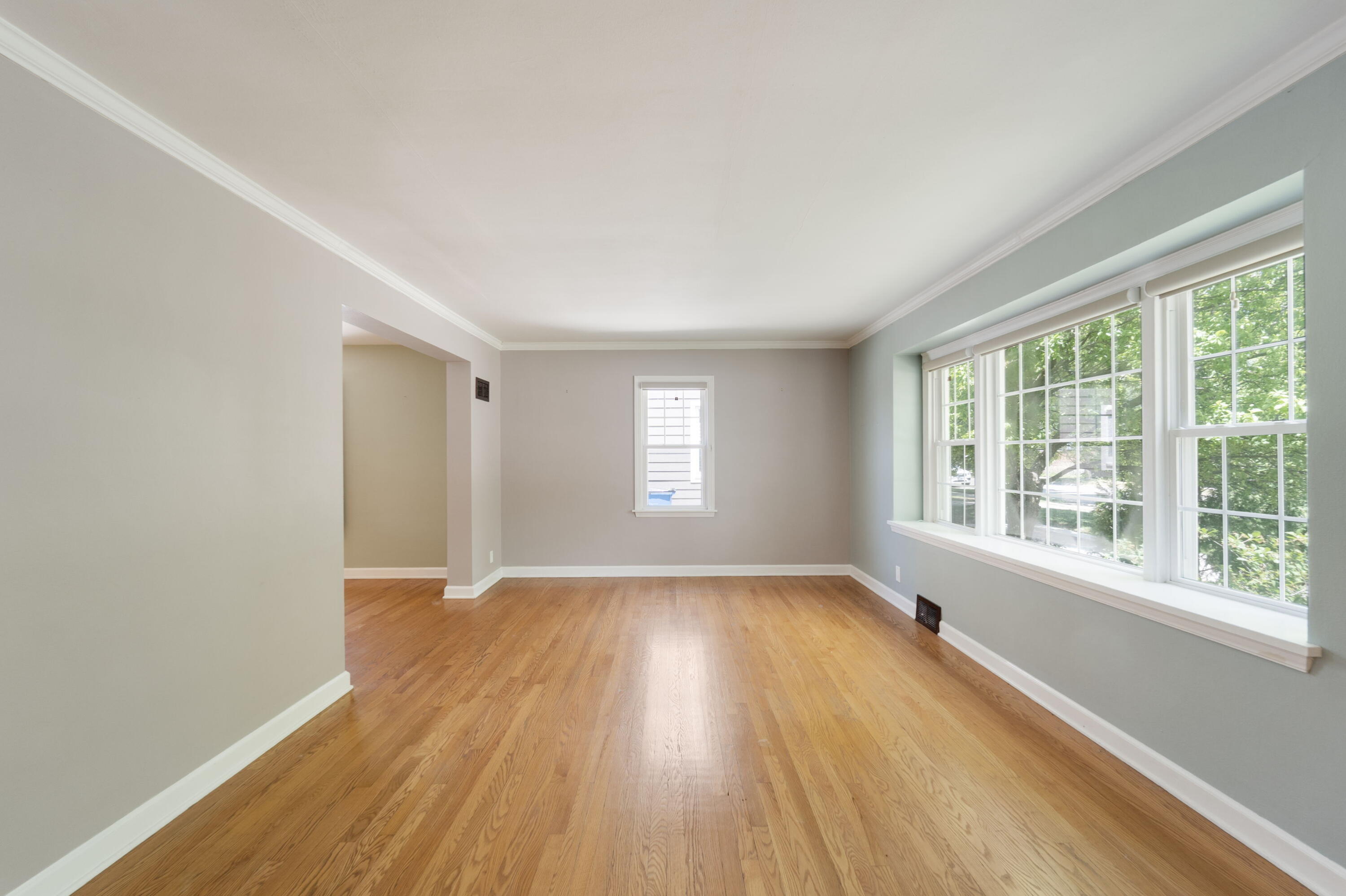 5639 North Bay Ridge Avenue Whitefish Bay, WI 53217 - Photo 2 of 17 Living Room