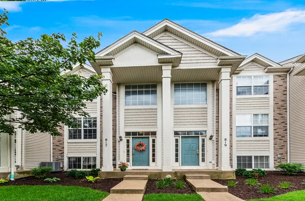 $294,000 | 817 Summit Creek Drive, Shorewood, IL 60404