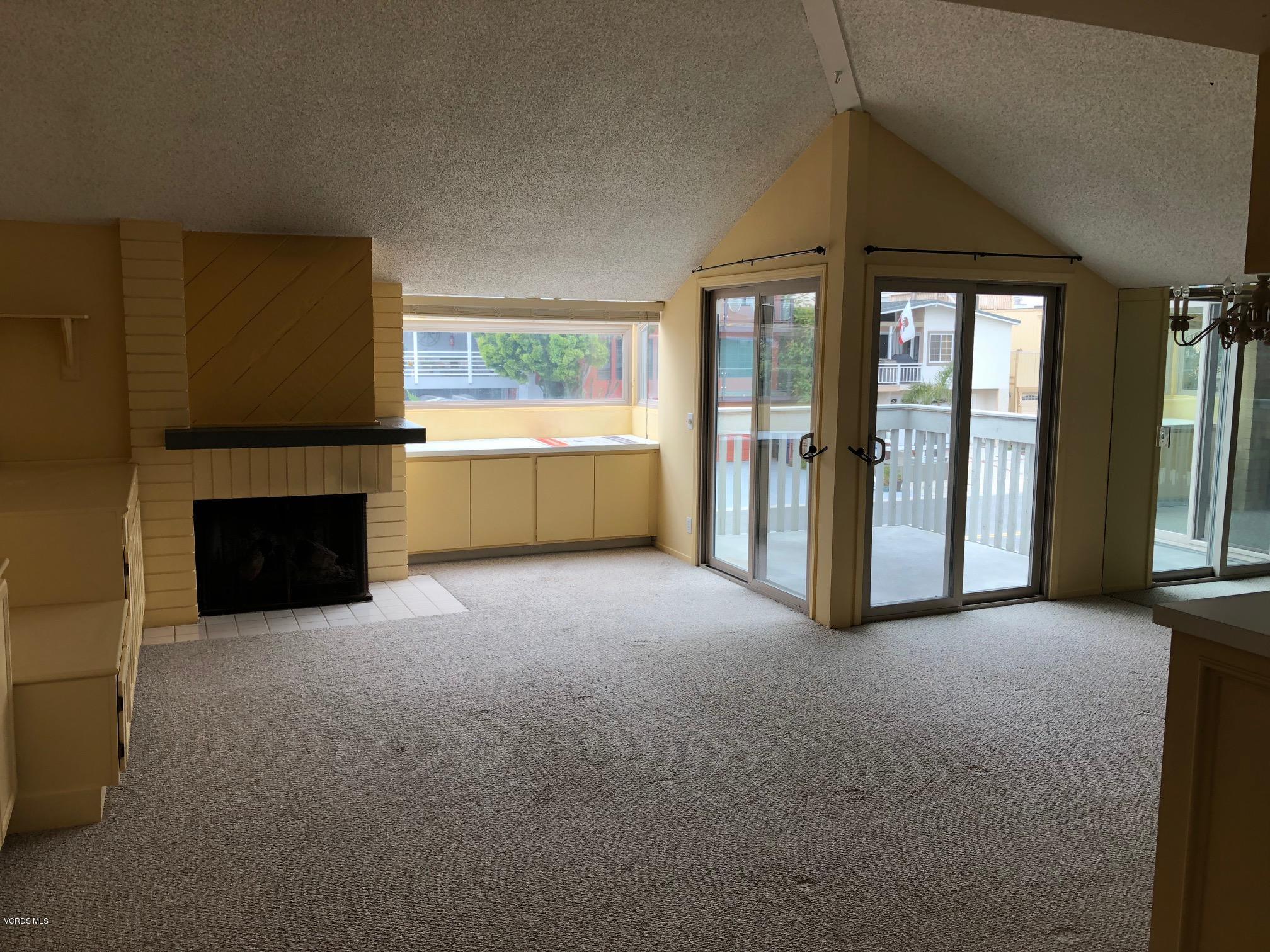 3554 Sunset Lane Oxnard, CA 93035 - Photo 4 of 15 liv rm