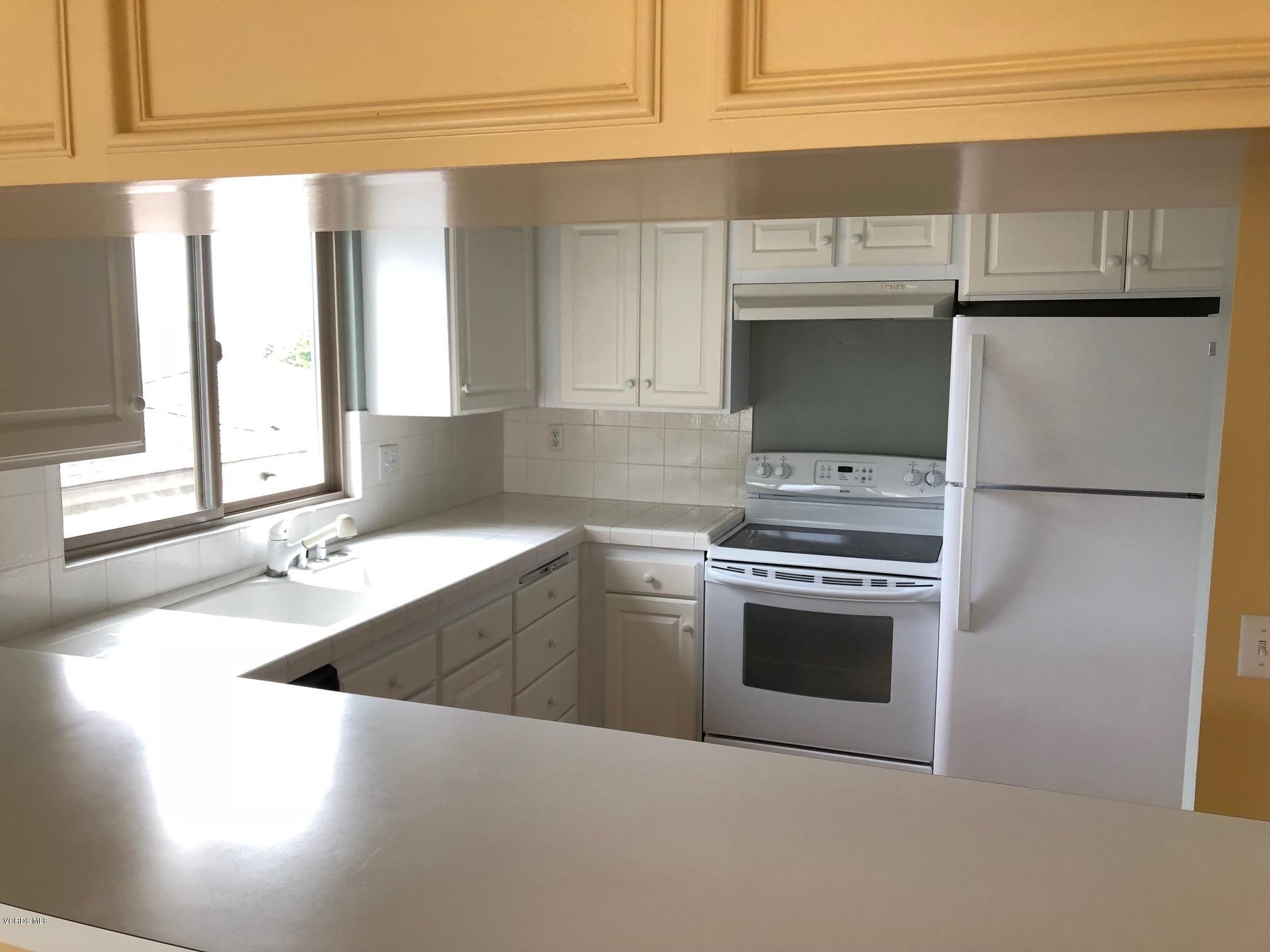 3554 Sunset Lane Oxnard, CA 93035 - Photo 6 of 15 kitchen