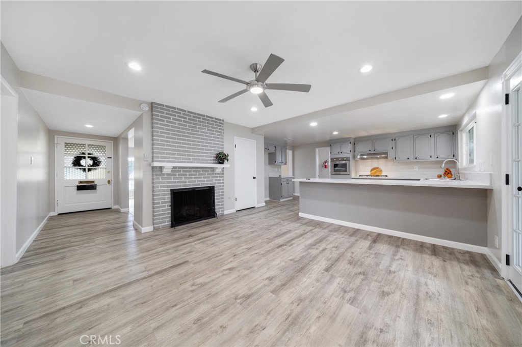 466 South Wellington Road Orange, CA 92869 - Photo 14 of 33 Kitchen/Dining room