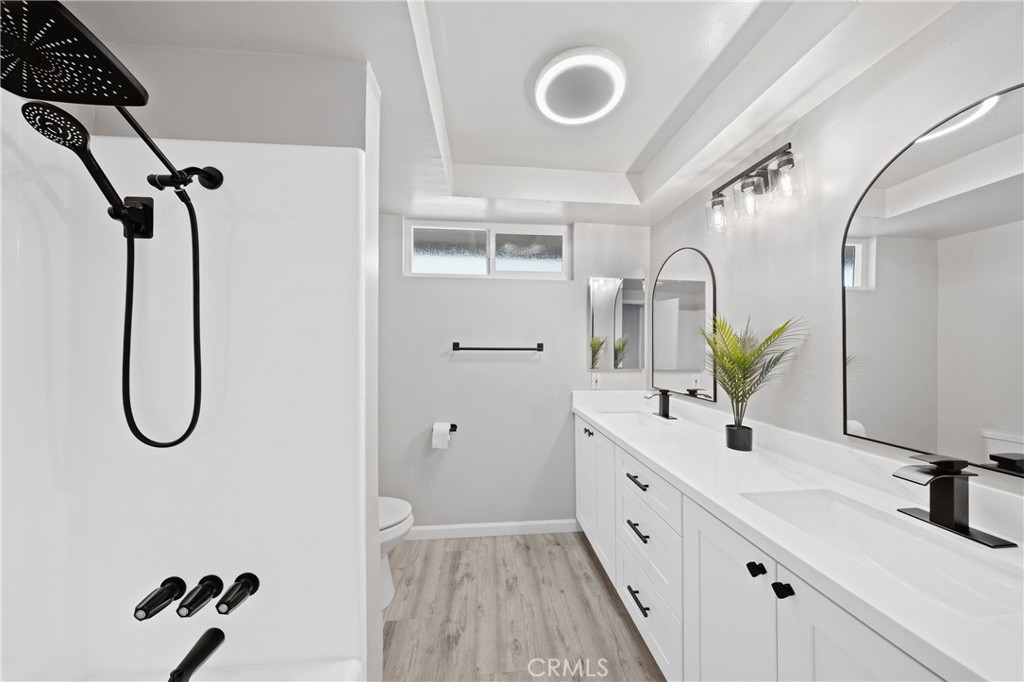 466 South Wellington Road Orange, CA 92869 - Photo 21 of 33 Bathroom