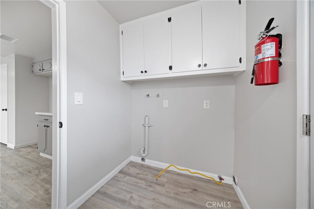 466 South Wellington Road Orange, CA 92869 - Photo 23 of 33 Washer/Dryer room