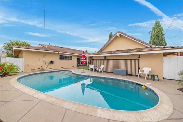 $1,299,000 | 466 South Wellington Road, Orange, CA 92869