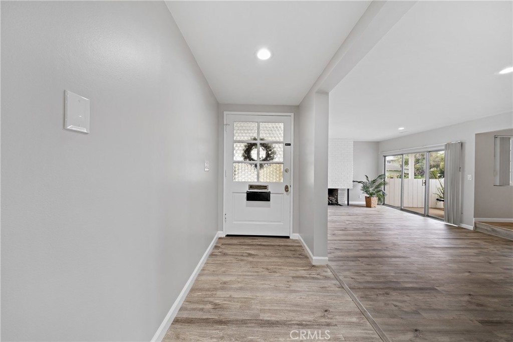 466 South Wellington Road Orange, CA 92869 - Photo 3 of 33 Front entrance