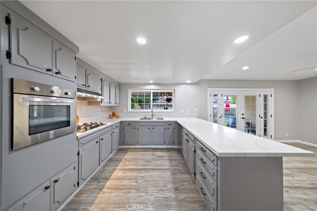 466 South Wellington Road Orange, CA 92869 - Photo 8 of 33 Kitchen