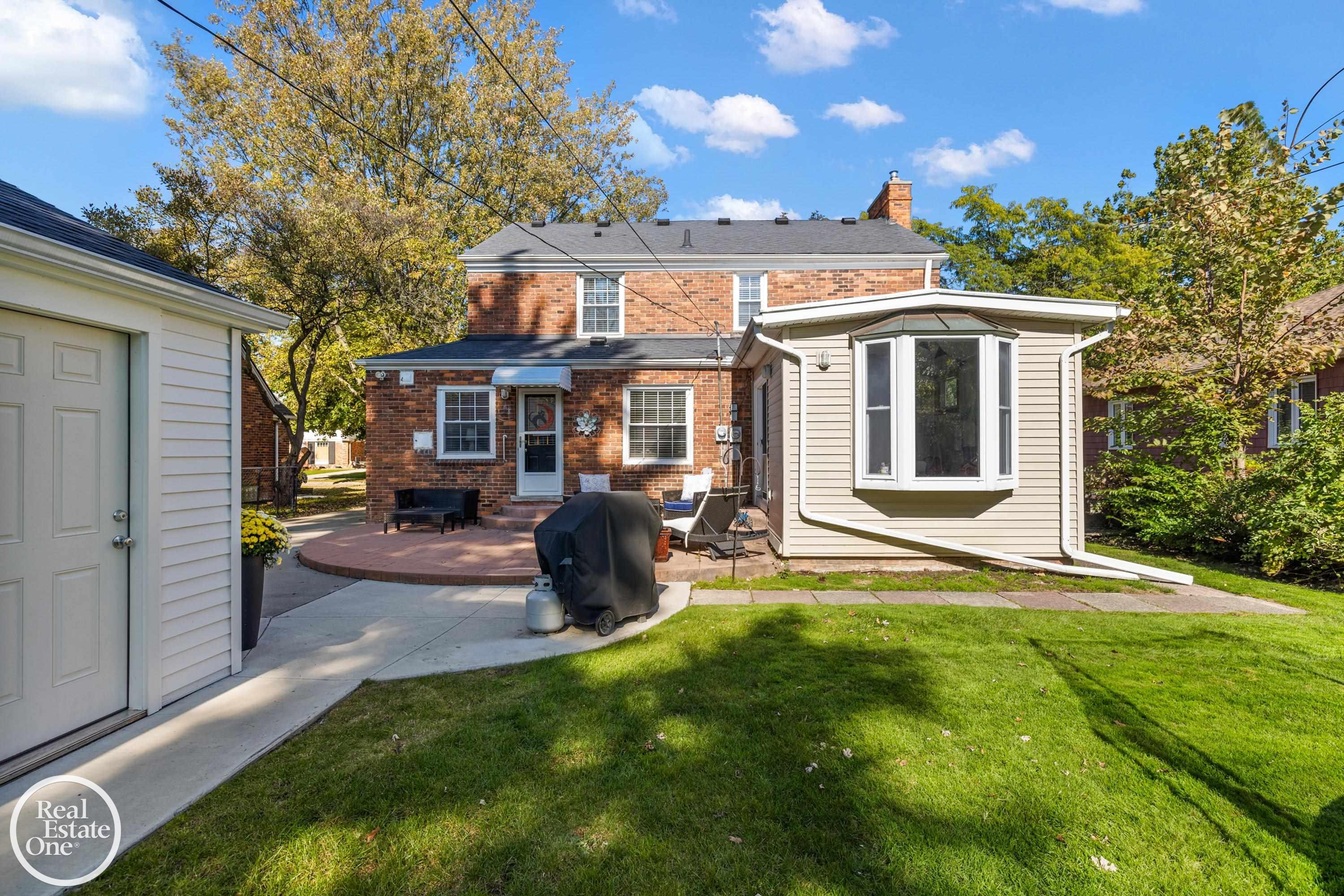 1183 Hawthorne Road Grosse Pointe, MI 48236 - Photo 5 of 48 50158747-85cb9592-d401-42cb-abe3-0fe701d67a81.JPG