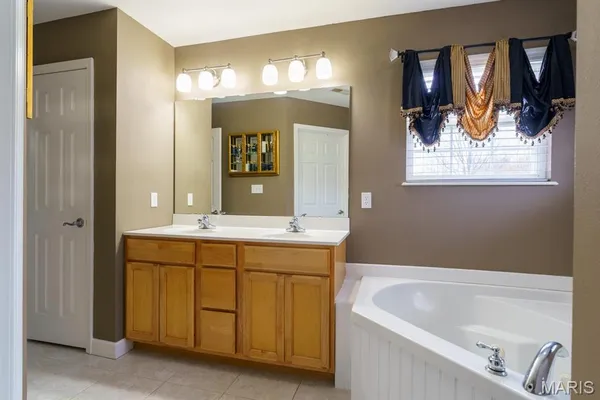 $460,000 | 104 Angel Oak Court, Edwardsville, IL 62025