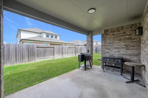 $430,000 | 241 Bright Bluff Circle, Waller, TX 77484