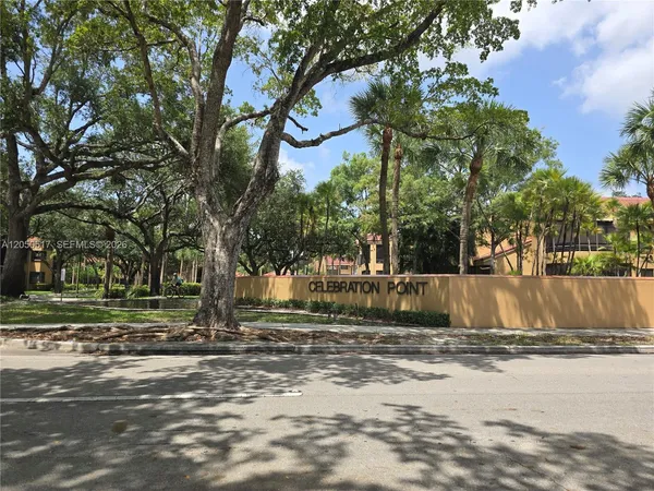 $1,900 | 15545 North Miami Lakeway, Unit 211, Miami Lakes, FL 33014