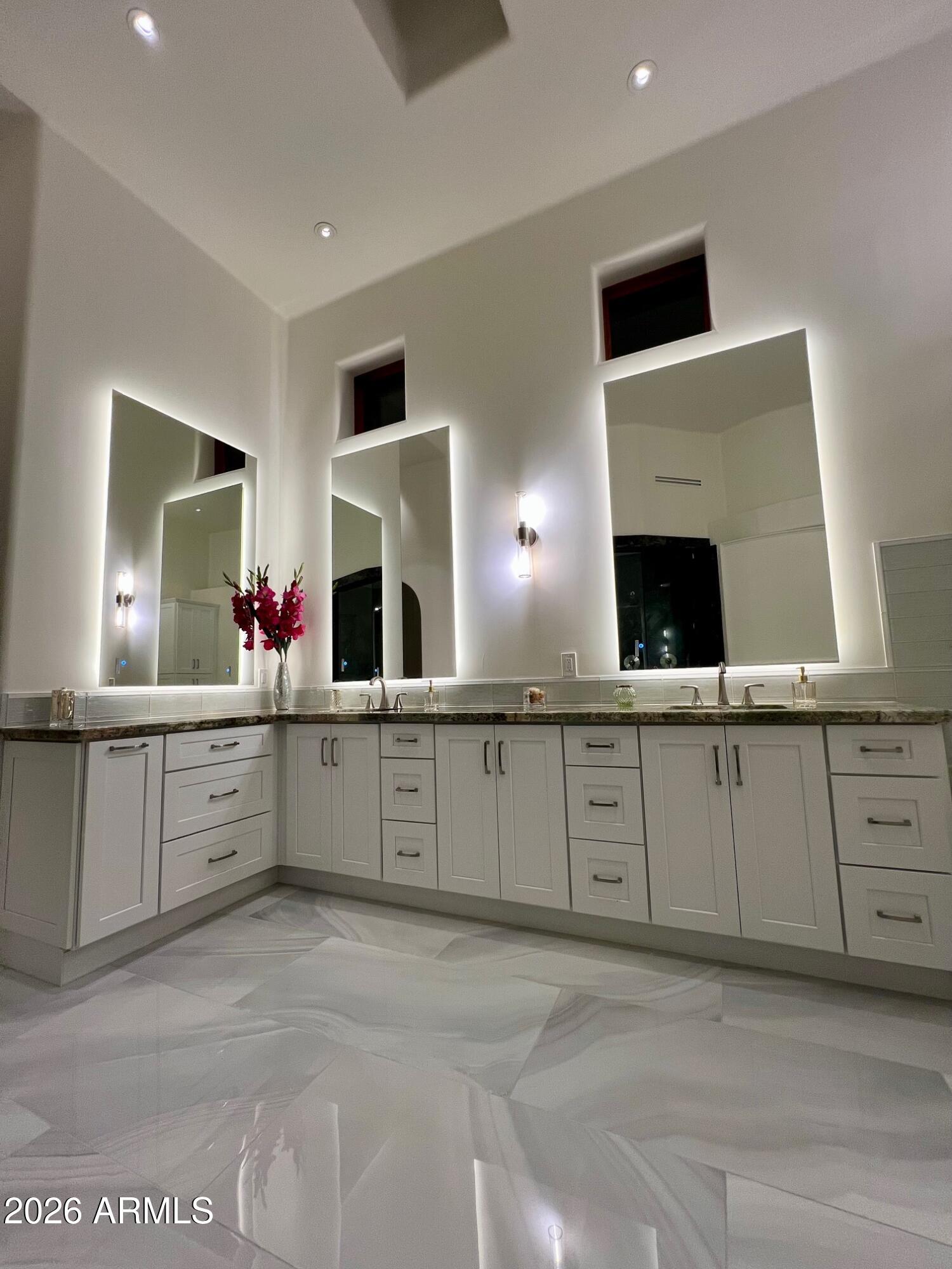 4937 East Rockridge Road Phoenix, AZ 85018 - Photo 66 of 142 IMG_4597