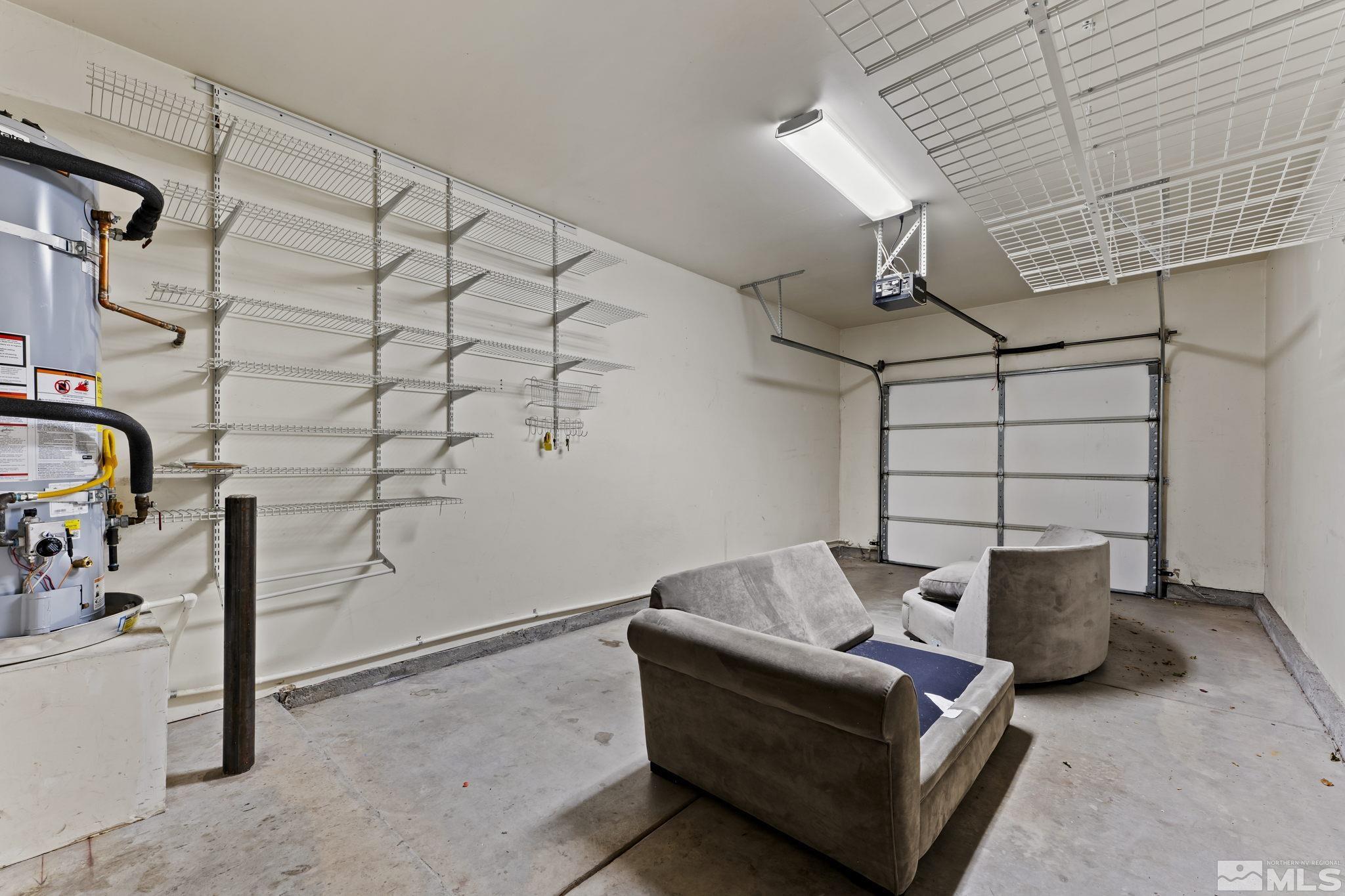 900 South Meadows Parkway, Unit 321 Reno, NV 89521 - Photo 27 of 40 a living room with furniture