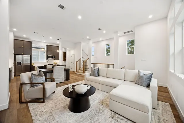 $409,900 | 2125 Hoskins Drive, Unit D, Houston, TX 77080