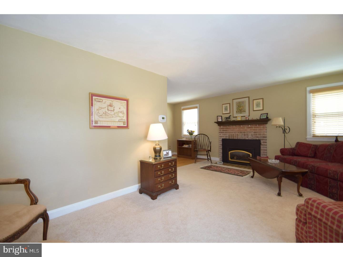 520 Enfield Road Oreland, PA 19075 - Photo 3 of 25 Living Room