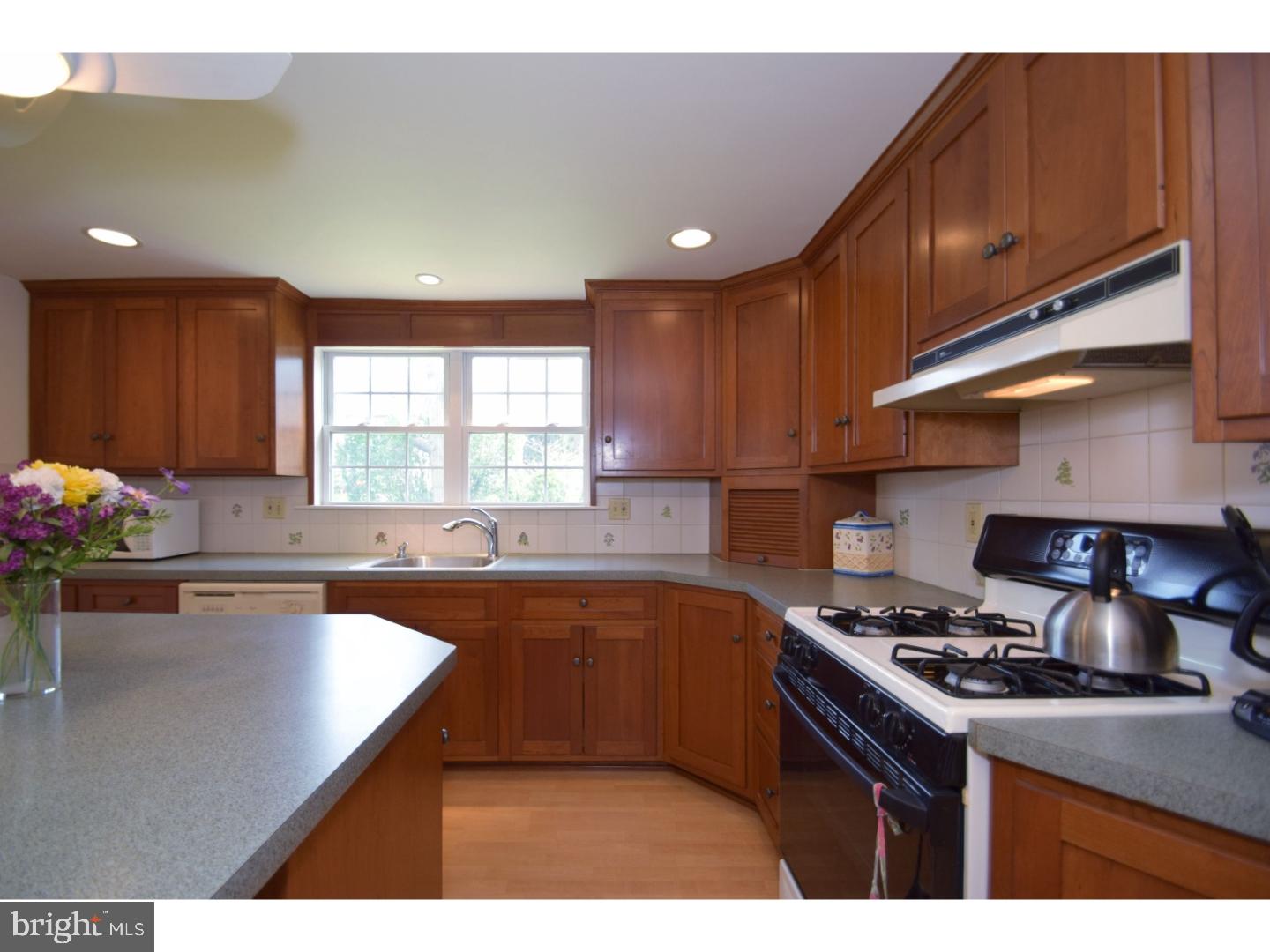 520 Enfield Road Oreland, PA 19075 - Photo 9 of 25 Kitchen