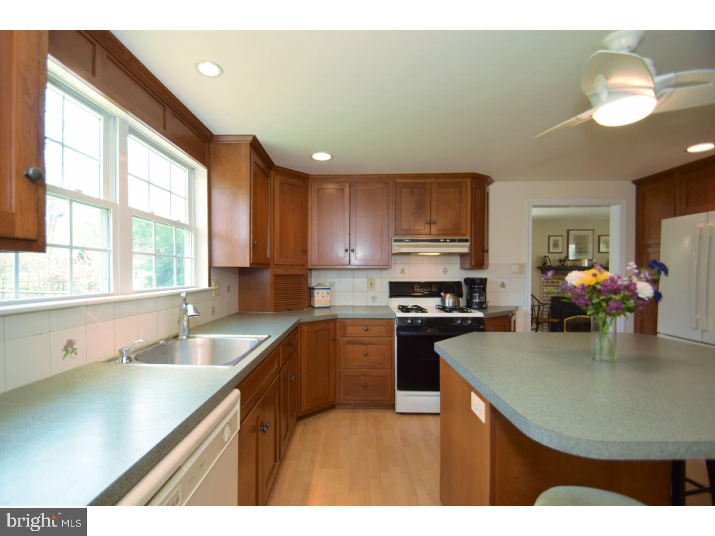 520 Enfield Road Oreland, PA 19075 - Photo 10 of 25 Kitchen