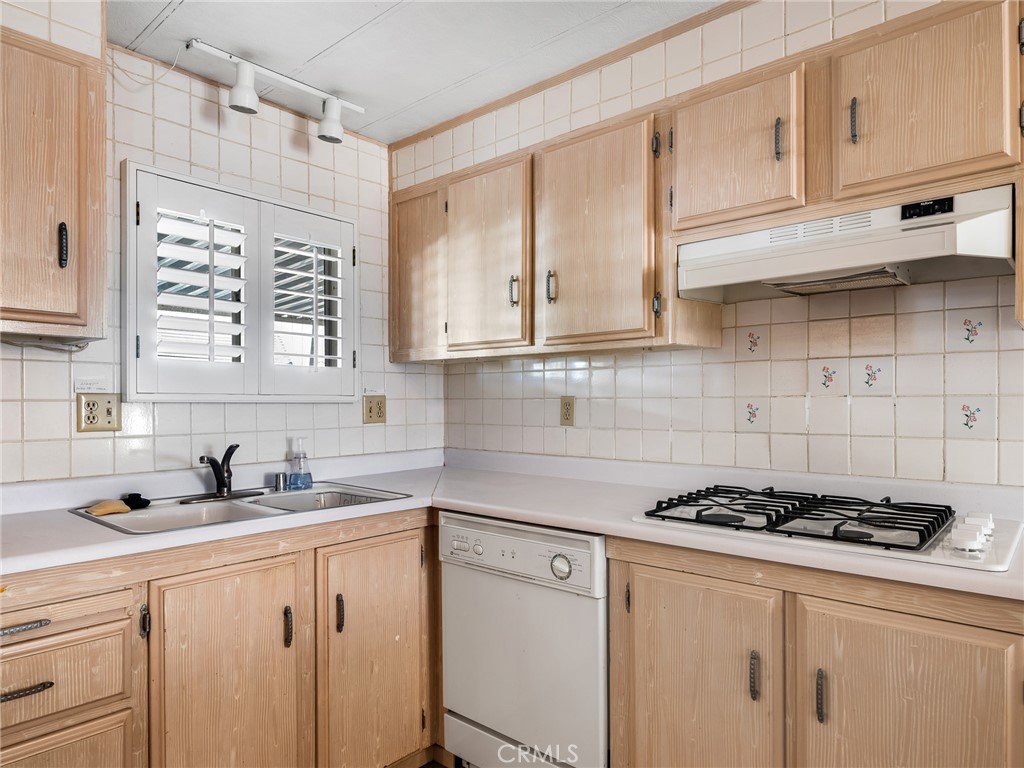 11414 Serra Road, Unit 17 Apple Valley, CA 92308 - Photo 10 of 22