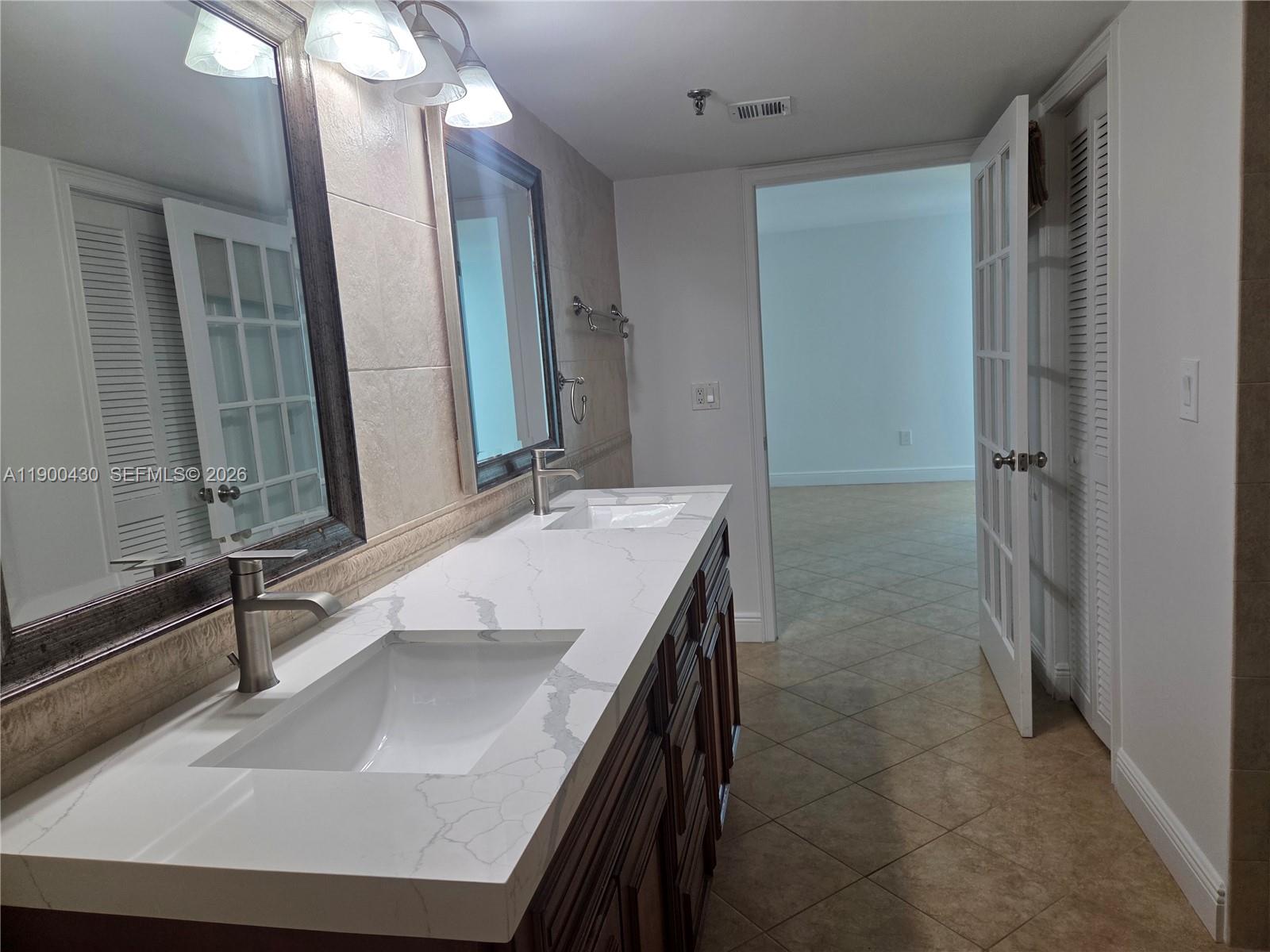 5880 Collins Avenue, Unit 806 Miami Beach, FL 33140 - Photo 12 of 30