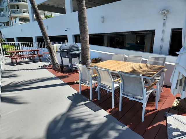 $2,600 | 5880 Collins Avenue, Unit 806, Miami Beach, FL 33140