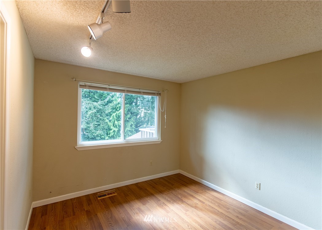 14121 149th Place Southeast Renton, WA 98059 - Photo 13 of 20