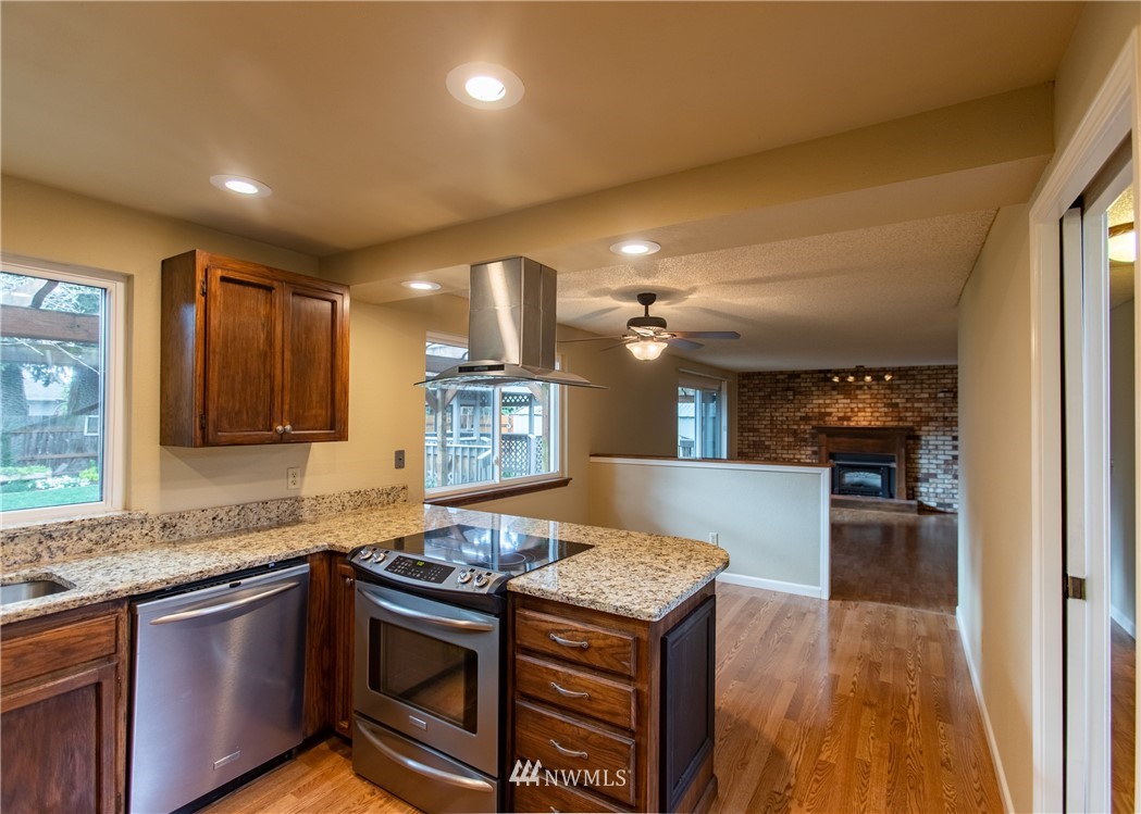 14121 149th Place Southeast Renton, WA 98059 - Photo 3 of 20